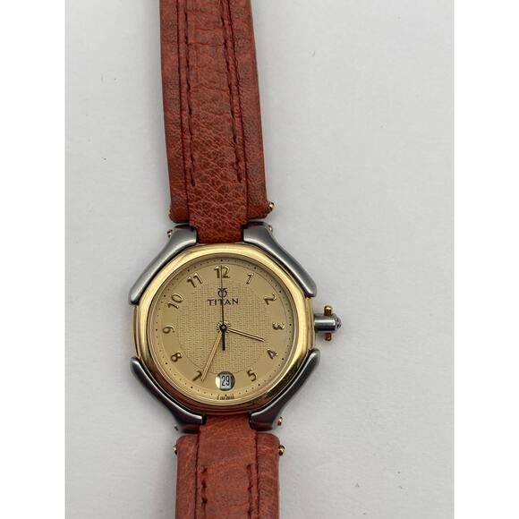 Titan Women's Quartz 28mm Watch -  E 193 India-New Battery - Adjustable Band WR - Picture 4 of 10